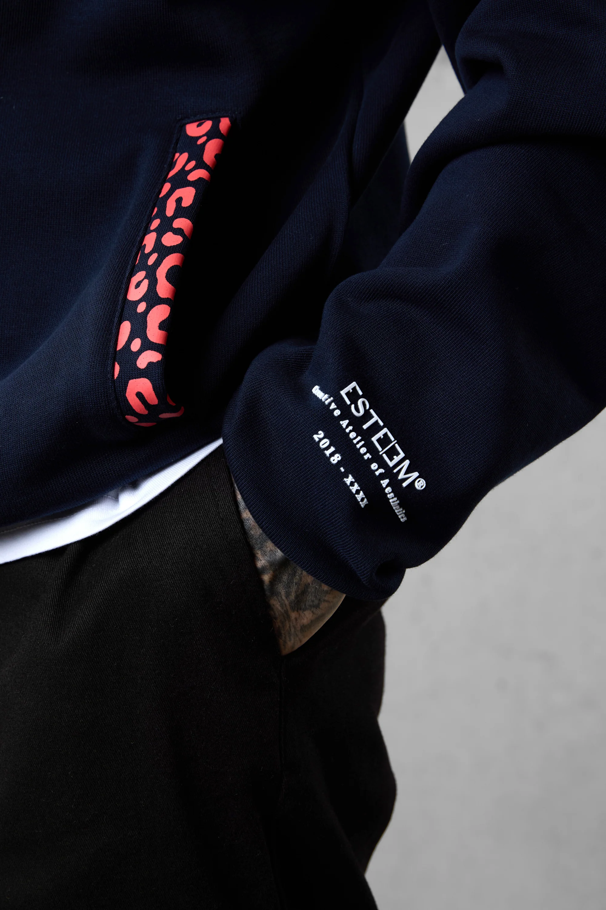 DARKSAPPHIRE LEO AESTHETICS OVERSIZED ZIP HOODIE - Image 5